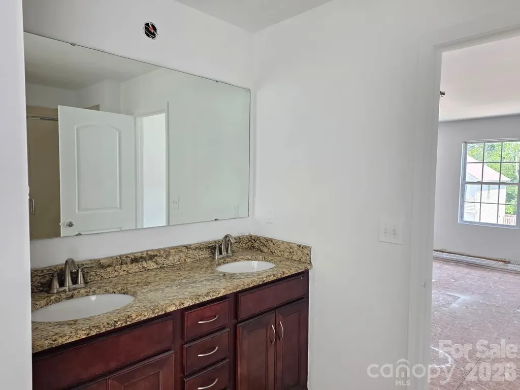 1821 Swan Drive Charlotte NC 28216