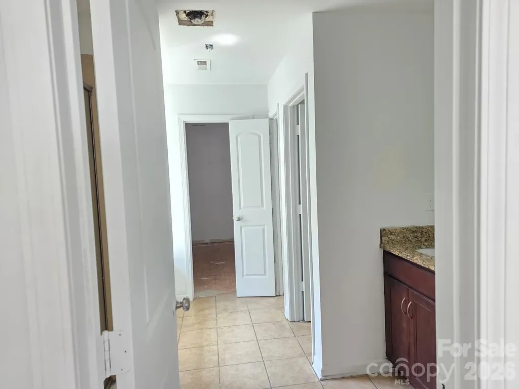 1821 Swan Drive Charlotte NC 28216