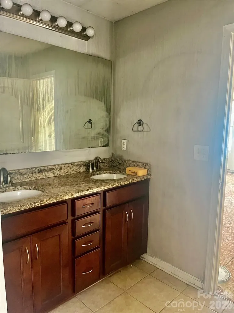 1821 Swan Drive Charlotte NC 28216