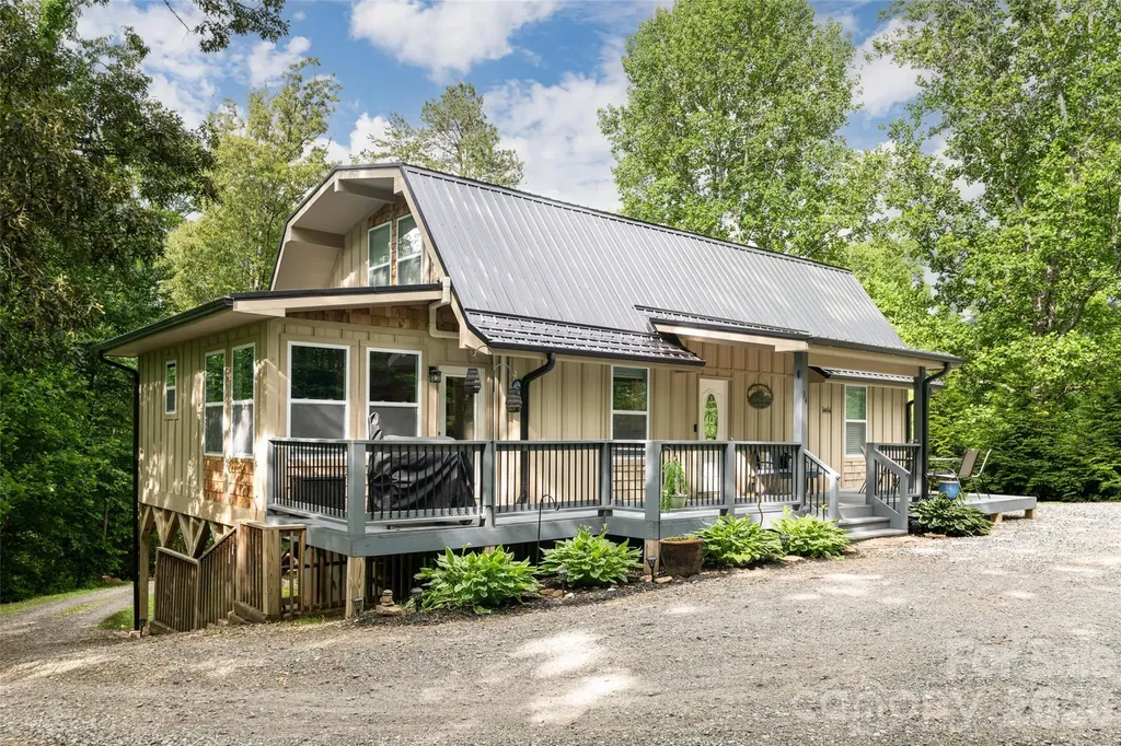 34 Wintercrest Drive Candler NC 28715
