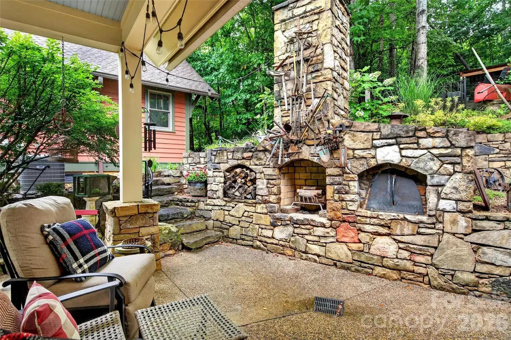 52 Cheshire Drive Black Mountain NC 28711