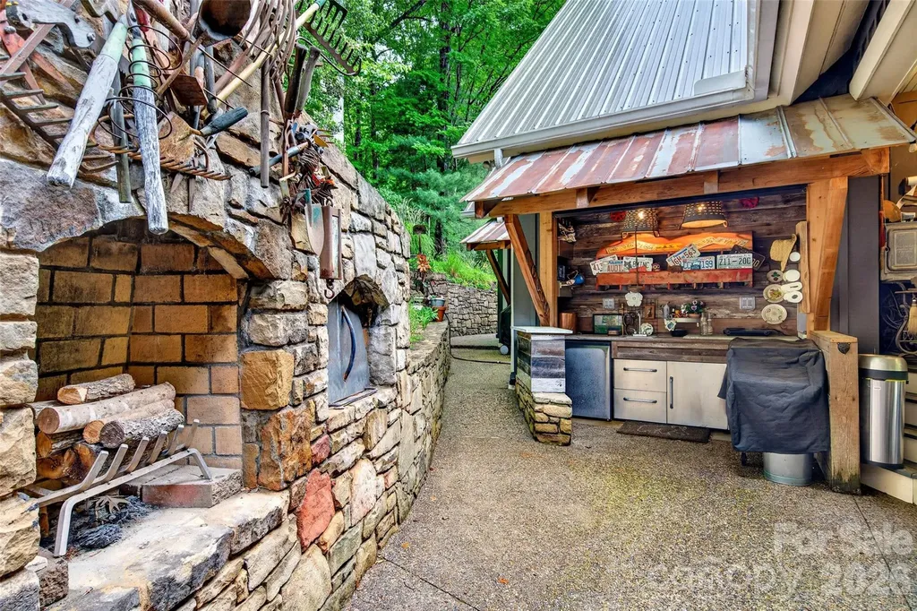 52 Cheshire Drive Black Mountain NC 28711