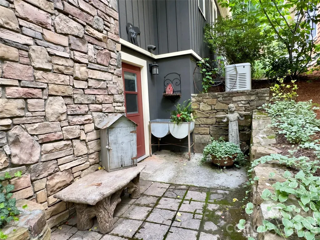 52 Cheshire Drive Black Mountain NC 28711