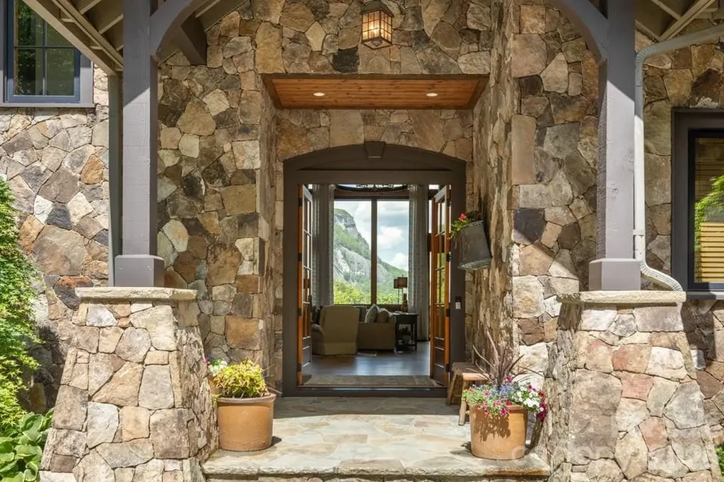 70 Norton Court Highlands NC 28741