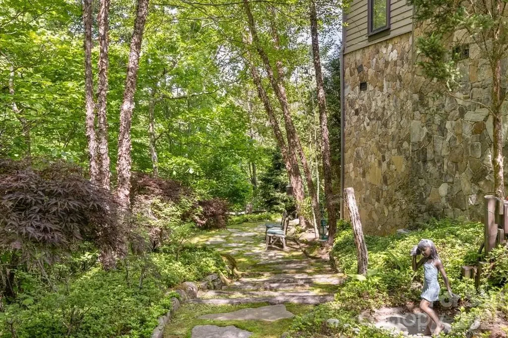 70 Norton Court Highlands NC 28741