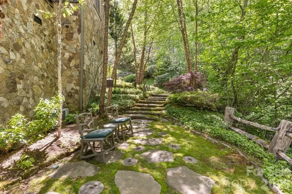 70 Norton Court Highlands NC 28741