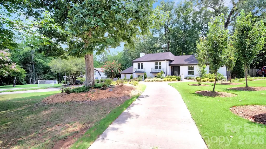 1634 Lumarka Drive Charlotte NC 28212
