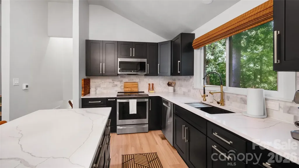 1634 Lumarka Drive Charlotte NC 28212