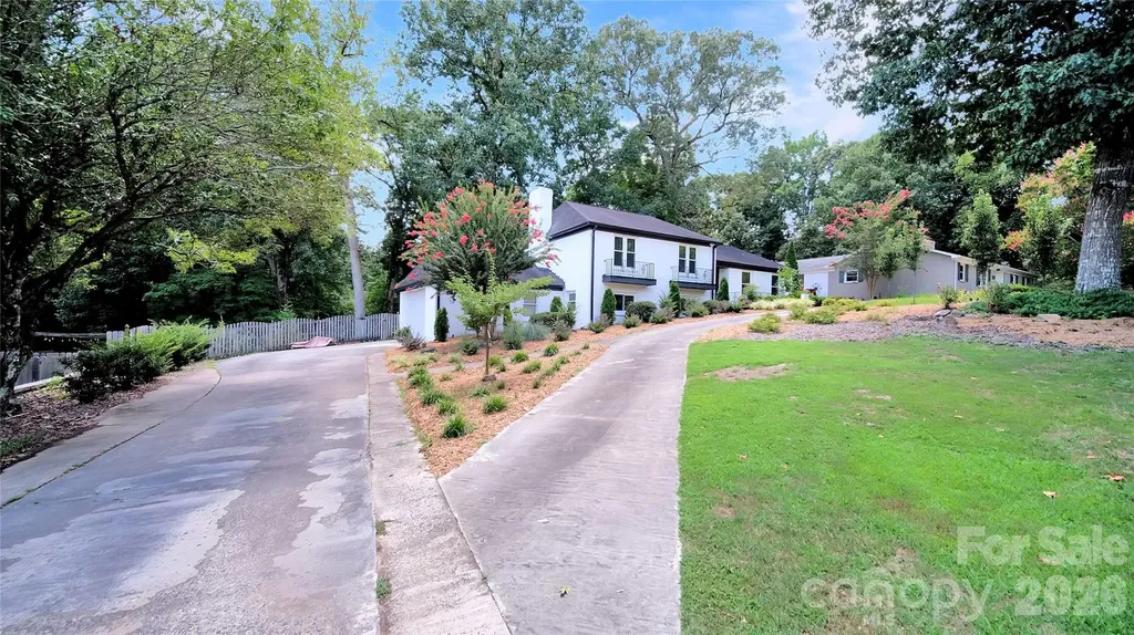 1634 Lumarka Drive Charlotte NC 28212