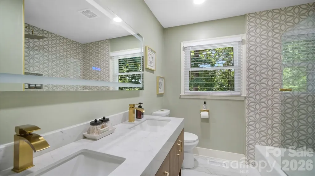 1634 Lumarka Drive Charlotte NC 28212