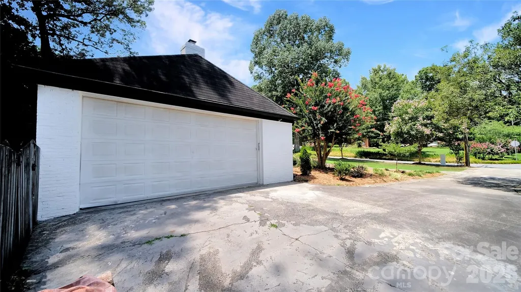 1634 Lumarka Drive Charlotte NC 28212