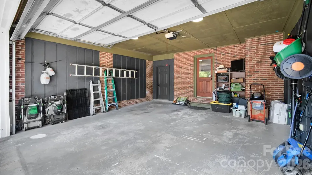 1634 Lumarka Drive Charlotte NC 28212