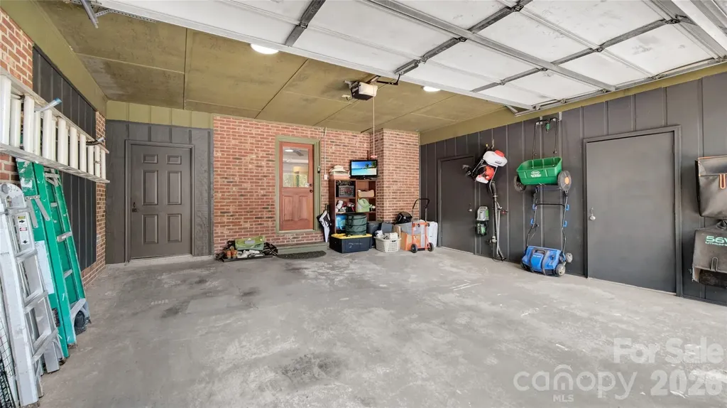 1634 Lumarka Drive Charlotte NC 28212