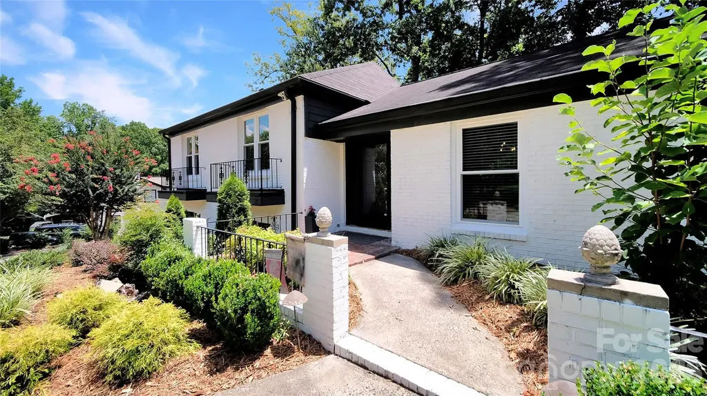 1634 Lumarka Drive Charlotte NC 28212