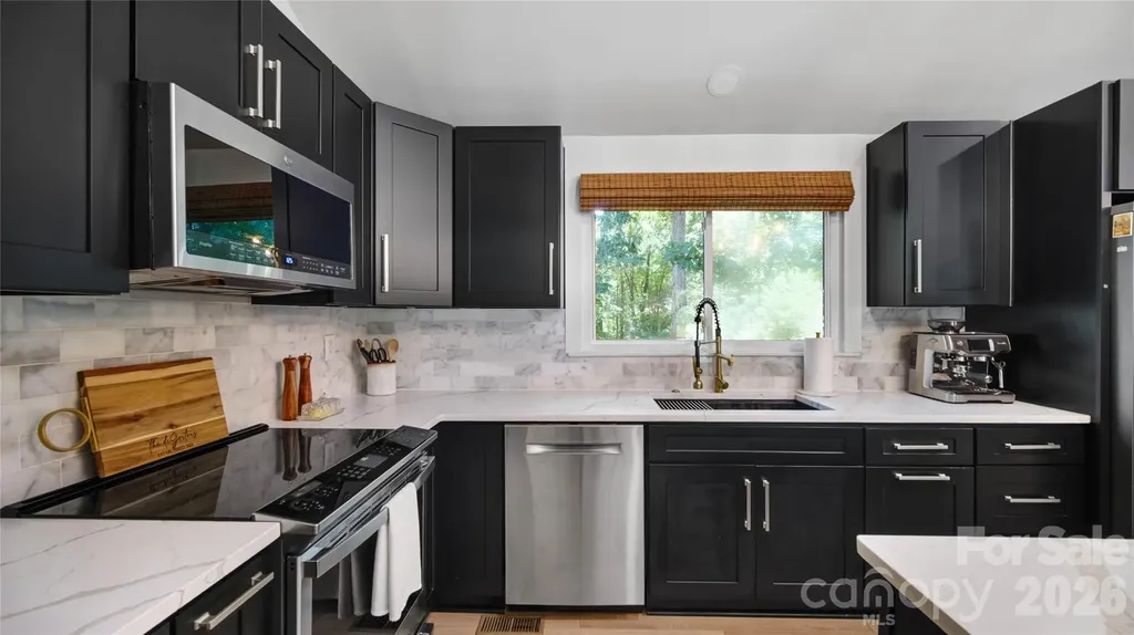 1634 Lumarka Drive Charlotte NC 28212