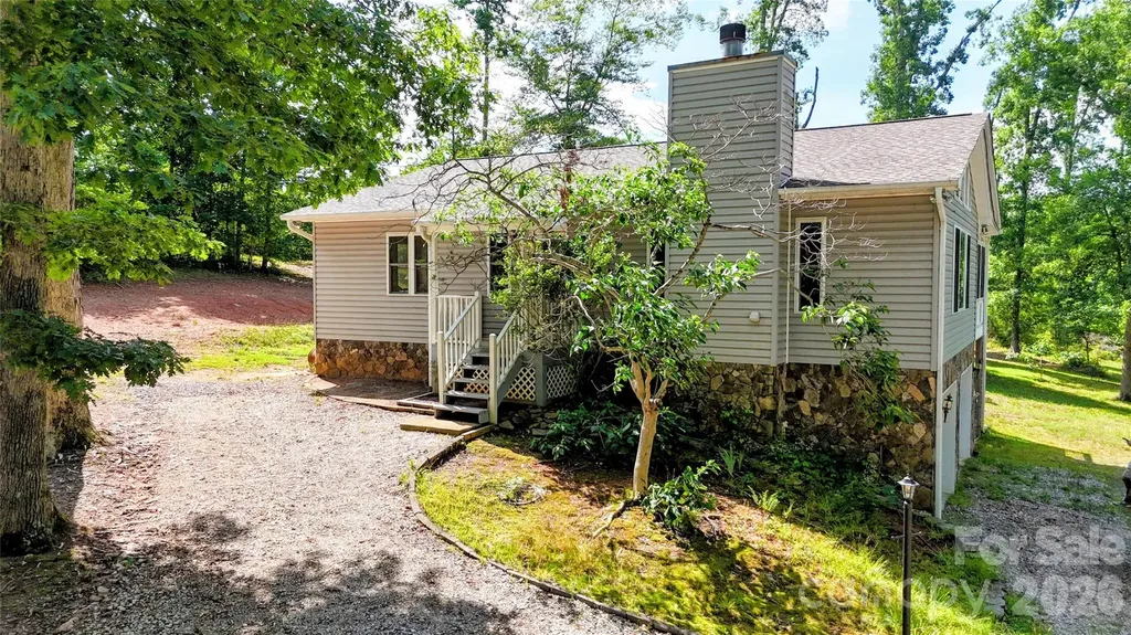1943 Landrum Road Columbus NC 28722