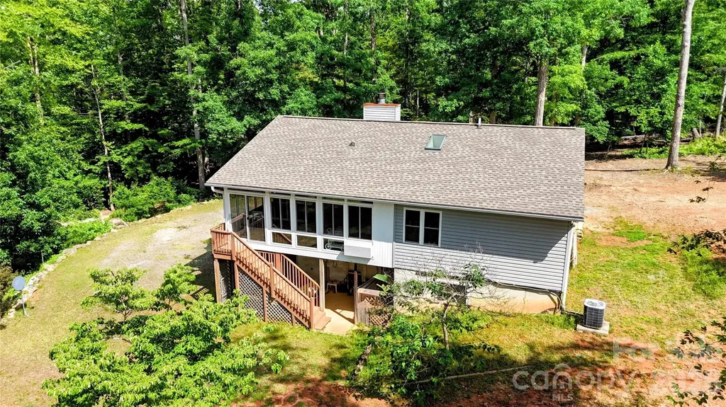 1943 Landrum Road Columbus NC 28722