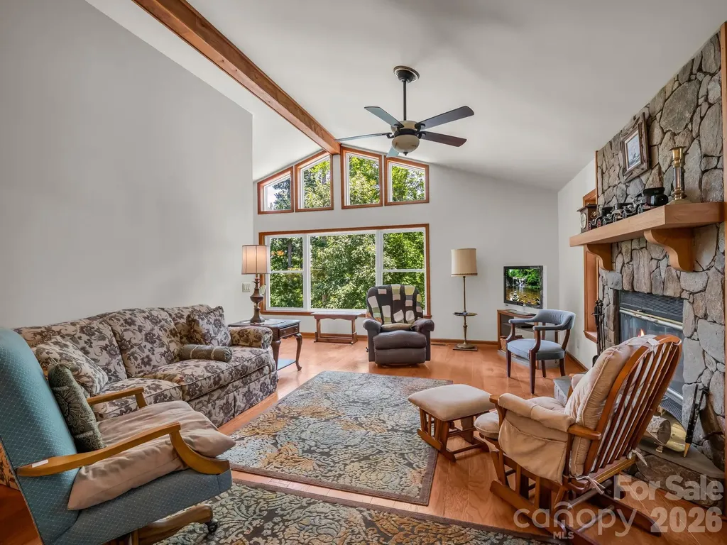 1943 Landrum Road Columbus NC 28722