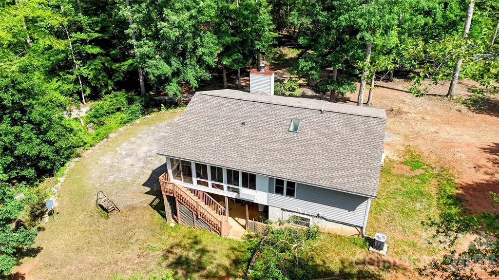 1943 Landrum Road Columbus NC 28722