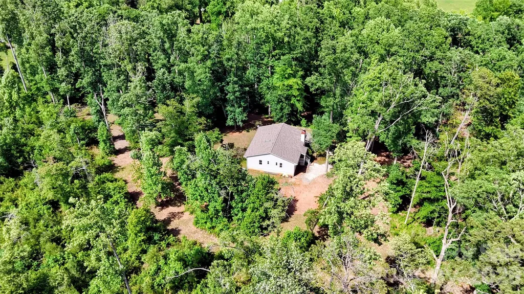 1943 Landrum Road Columbus NC 28722