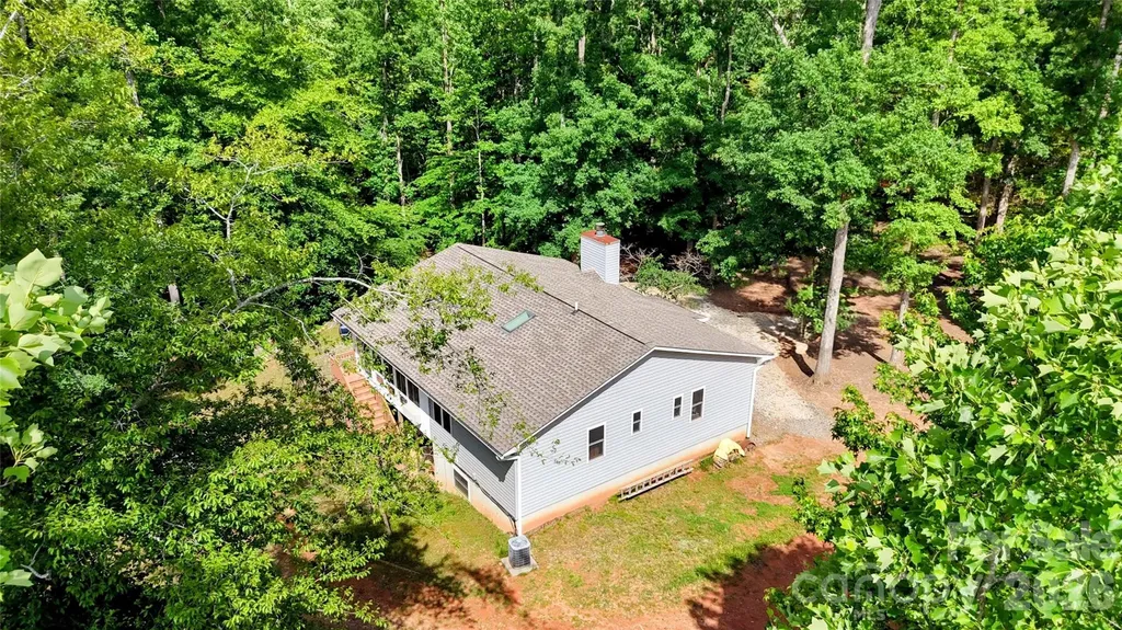 1943 Landrum Road Columbus NC 28722