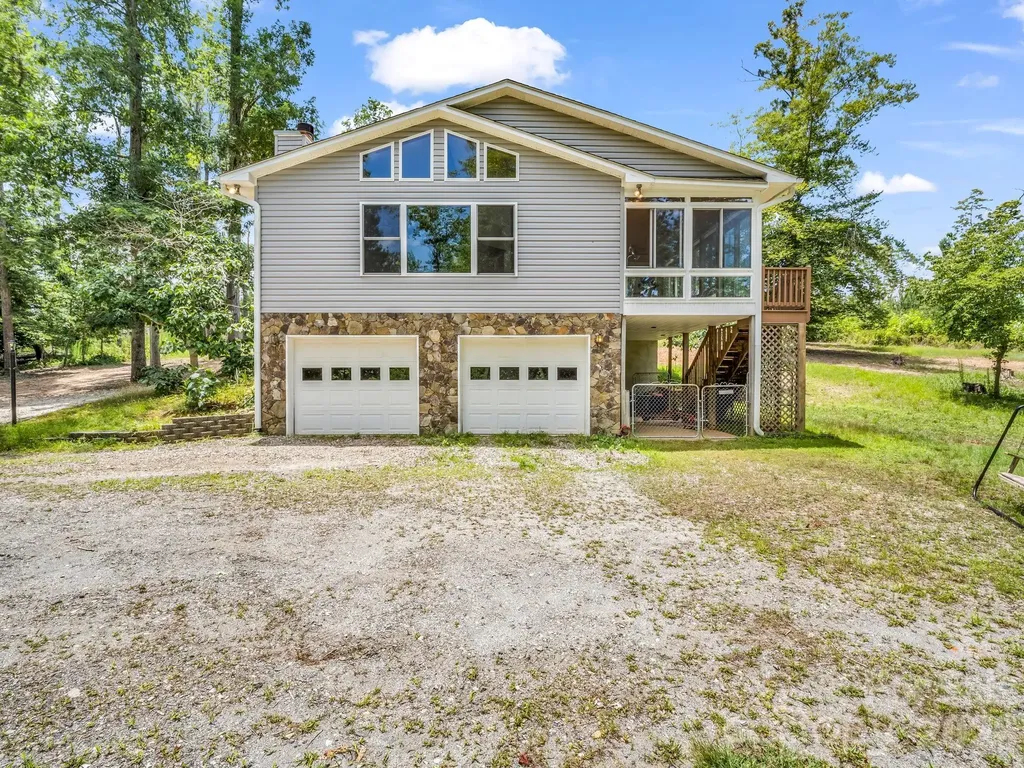 1943 Landrum Road Columbus NC 28722