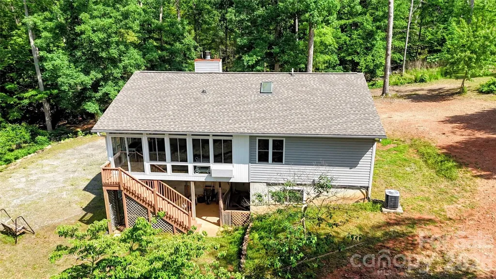 1943 Landrum Road Columbus NC 28722