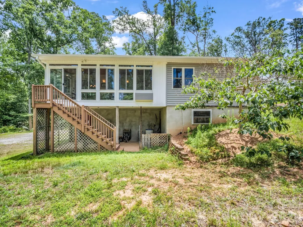 1943 Landrum Road Columbus NC 28722