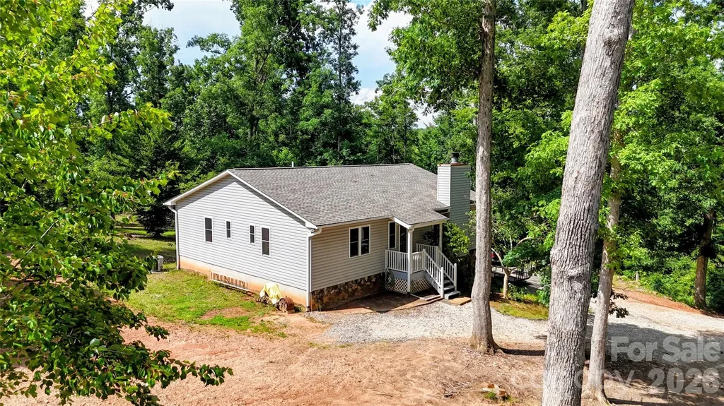 1943 Landrum Road Columbus NC 28722