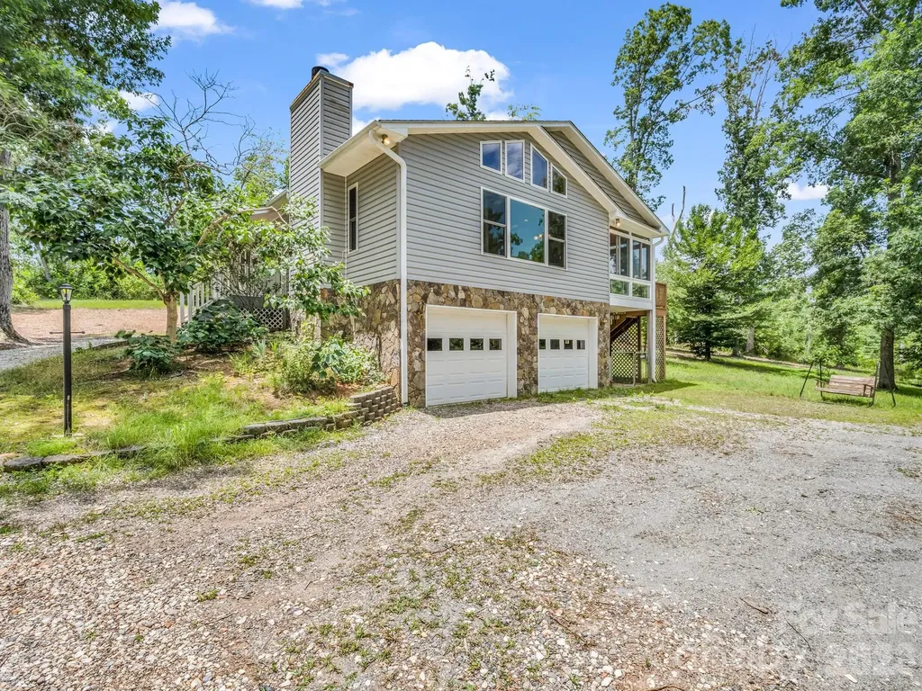 1943 Landrum Road Columbus NC 28722