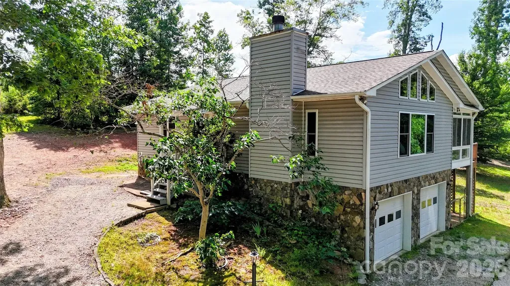 1943 Landrum Road Columbus NC 28722