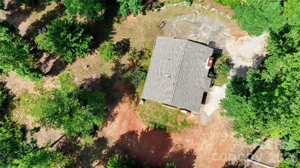1943 Landrum Road Columbus NC 28722