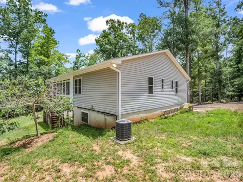 1943 Landrum Road Columbus NC 28722
