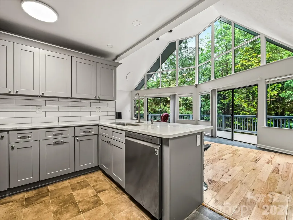 70 Skyline Drive Hendersonville NC 28791