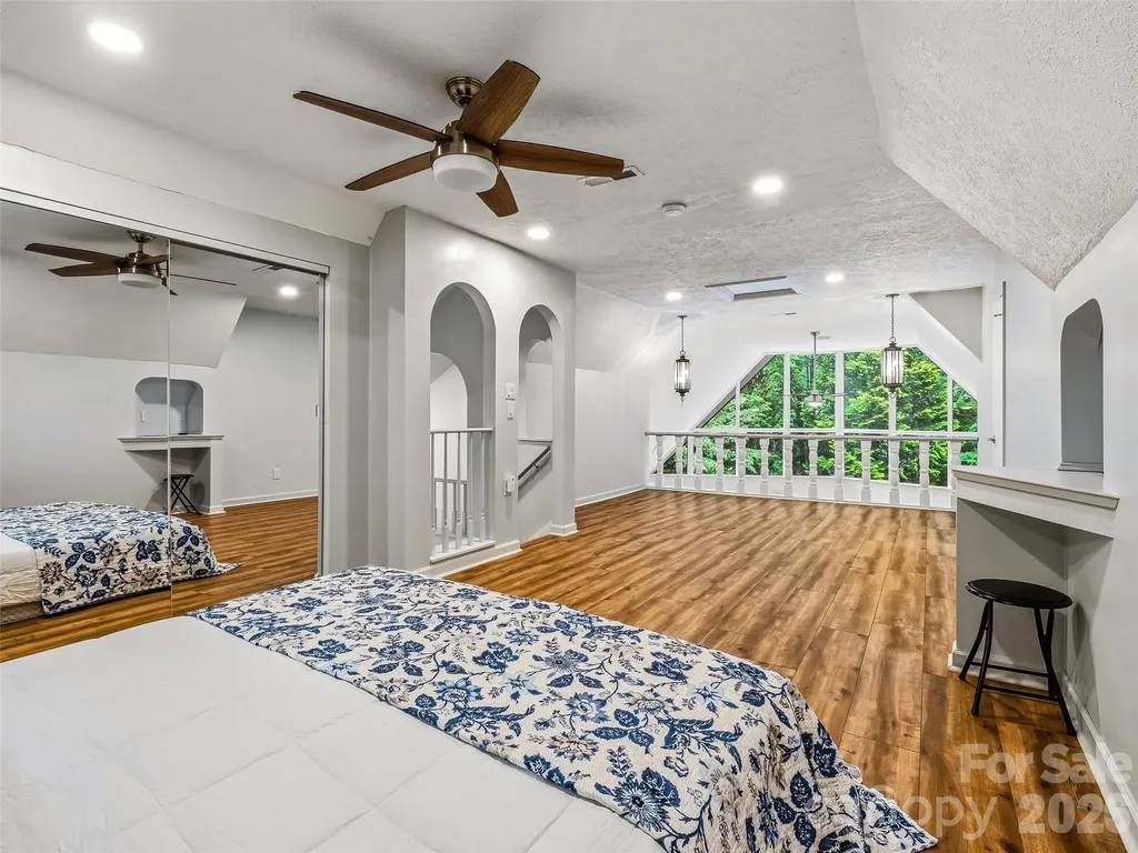 70 Skyline Drive Hendersonville NC 28791