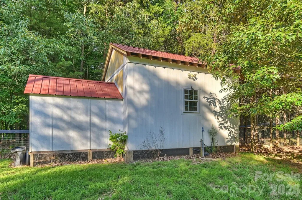 172 Tuckertown Road New London NC 28127