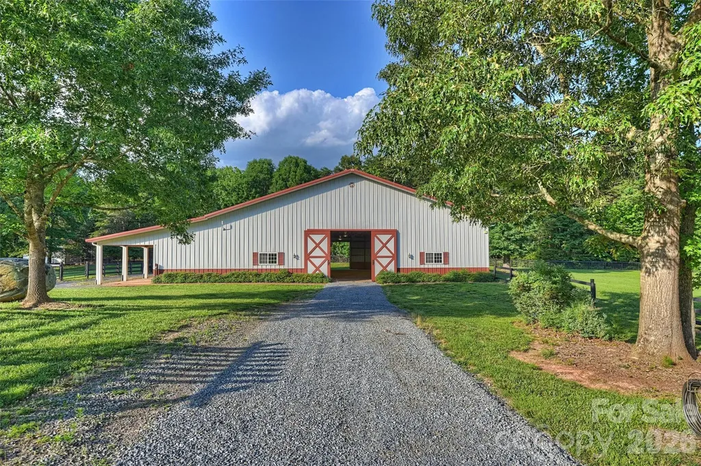 172 Tuckertown Road New London NC 28127