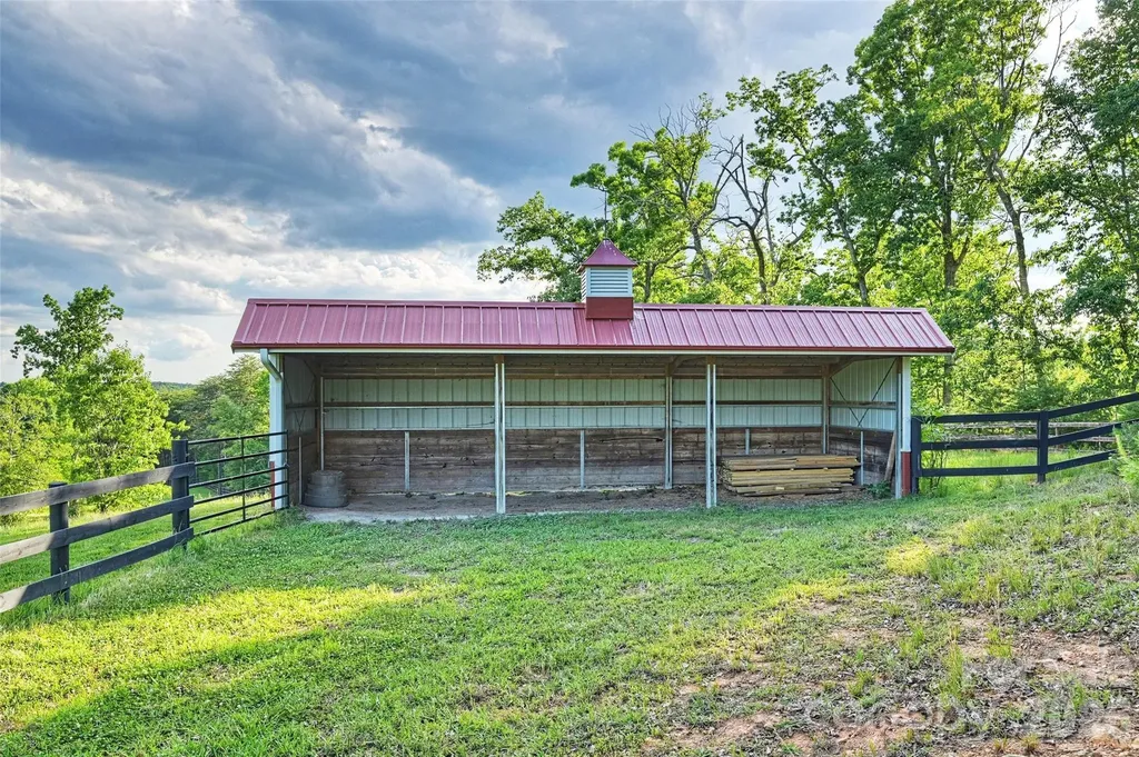 172 Tuckertown Road New London NC 28127