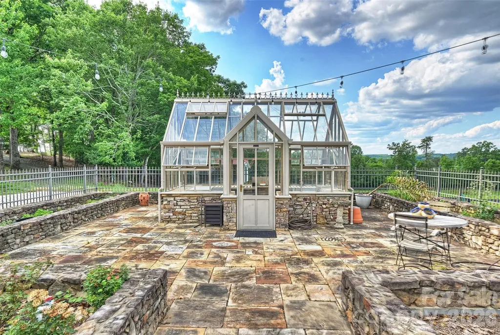 172 Tuckertown Road New London NC 28127