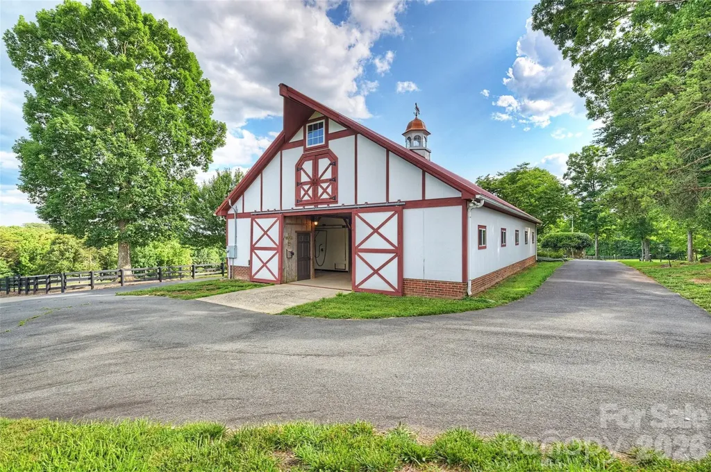 172 Tuckertown Road New London NC 28127