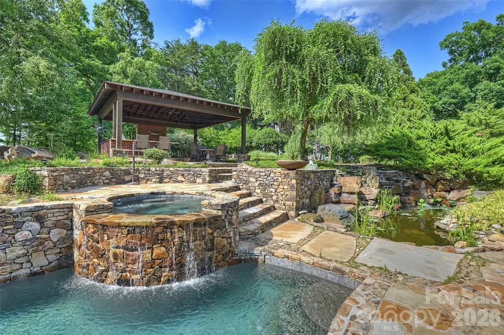 172 Tuckertown Road New London NC 28127