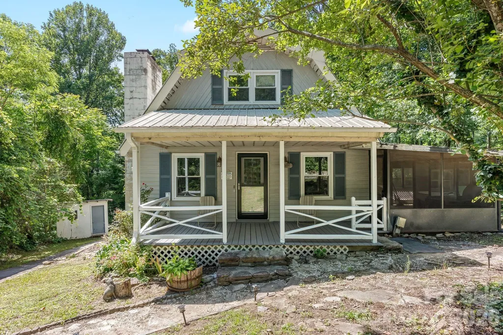 177 E Poplar Drive Hendersonville NC 28792