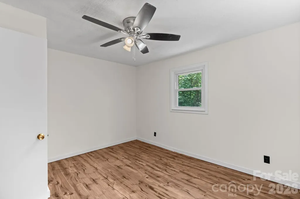 177 E Poplar Drive Hendersonville NC 28792