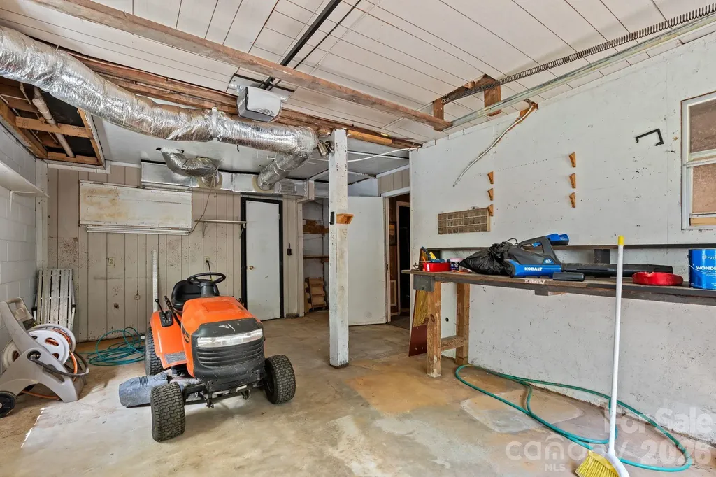 177 E Poplar Drive Hendersonville NC 28792