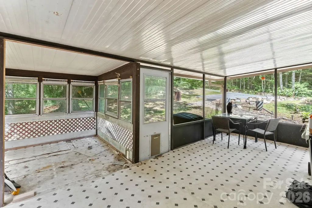 177 E Poplar Drive Hendersonville NC 28792