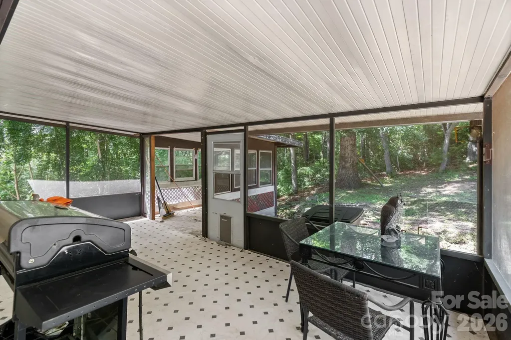 177 E Poplar Drive Hendersonville NC 28792