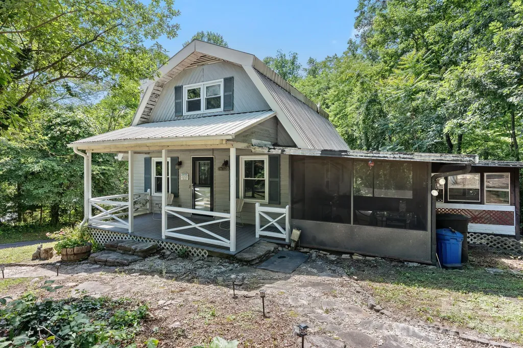 177 E Poplar Drive Hendersonville NC 28792