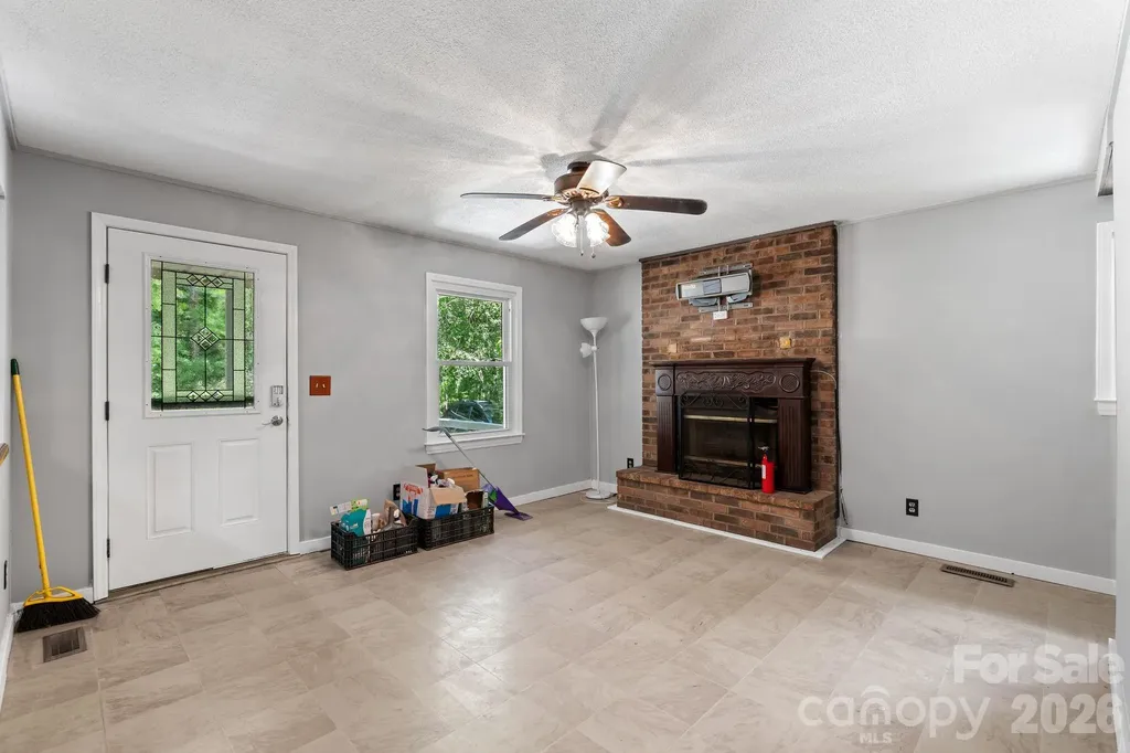 177 E Poplar Drive Hendersonville NC 28792