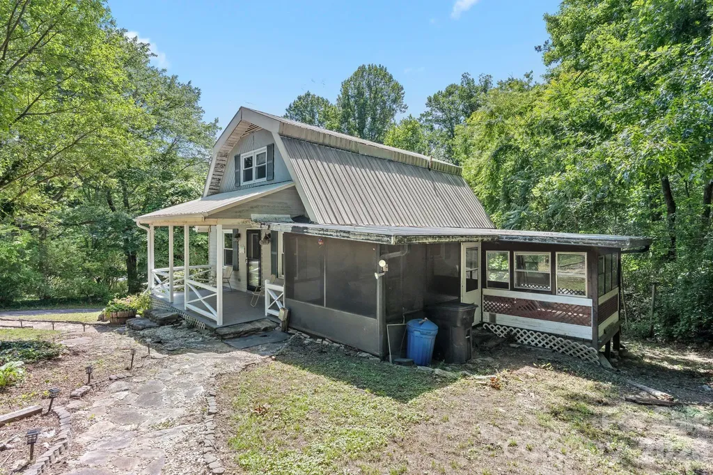 177 E Poplar Drive Hendersonville NC 28792