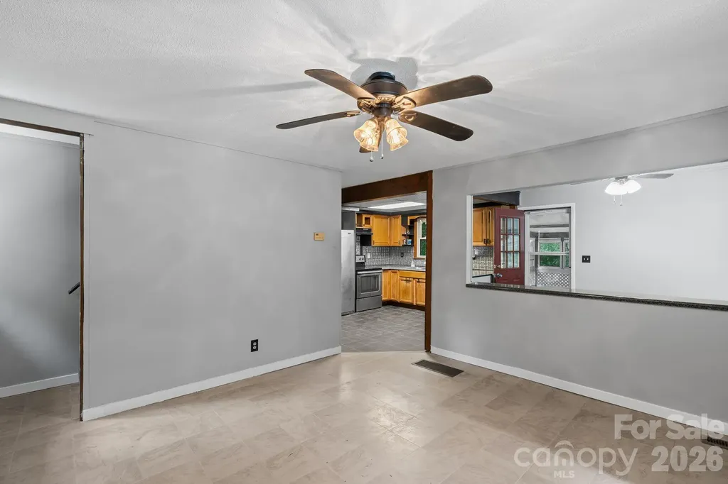 177 E Poplar Drive Hendersonville NC 28792